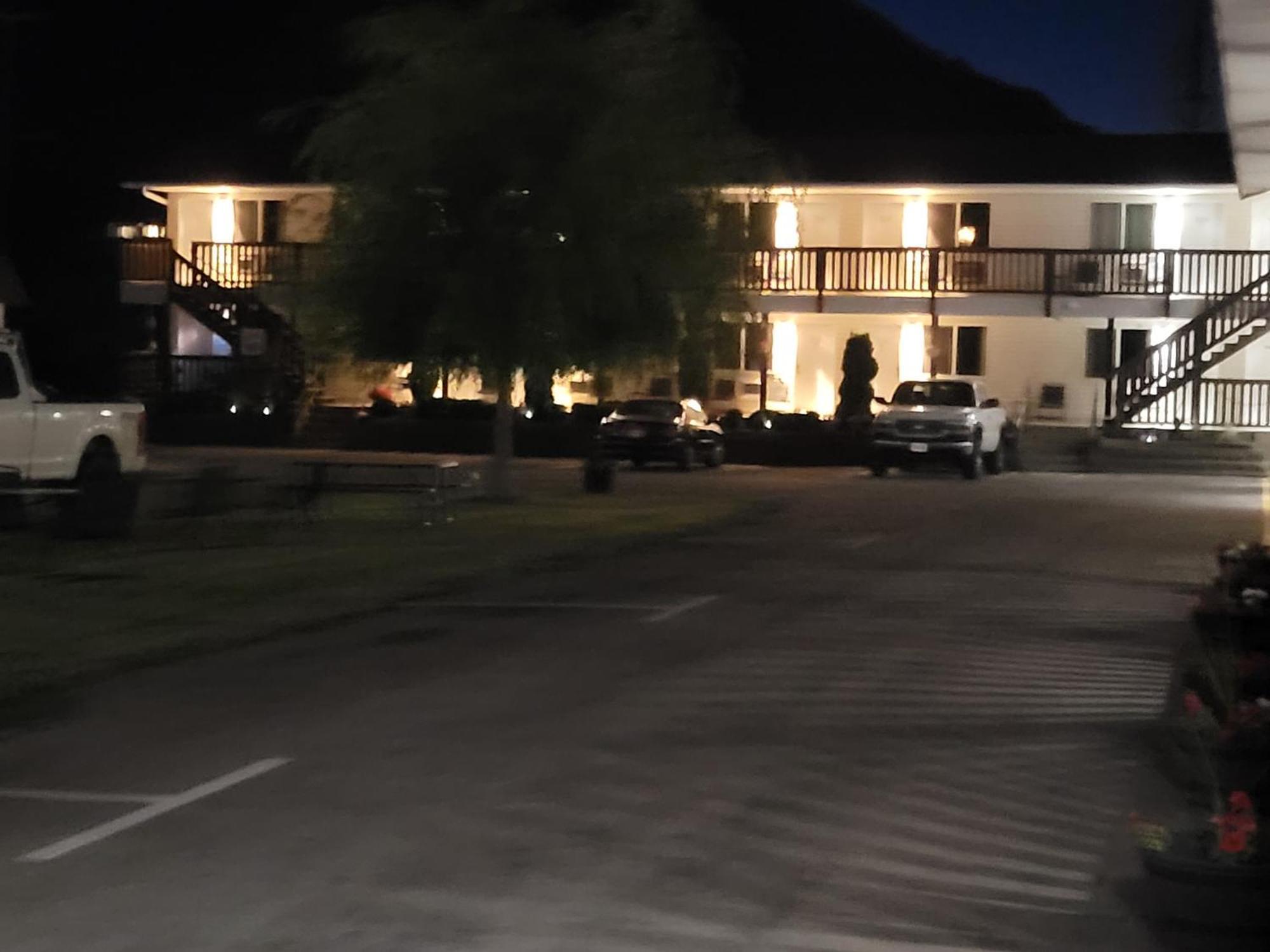 Elks Motel Keremeos Eksteriør billede